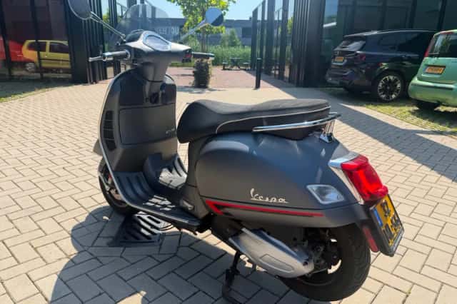 Vespa Scooter GTS 300 HPE Super Notte Weinig Kms (2020) thumbnail 6