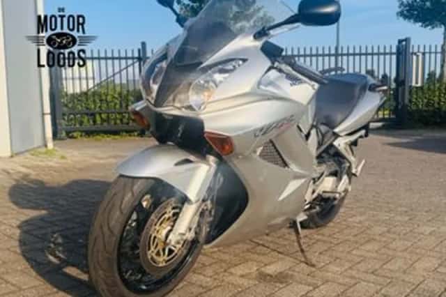 Honda VFR 800 FI (2003) thumbnail 2