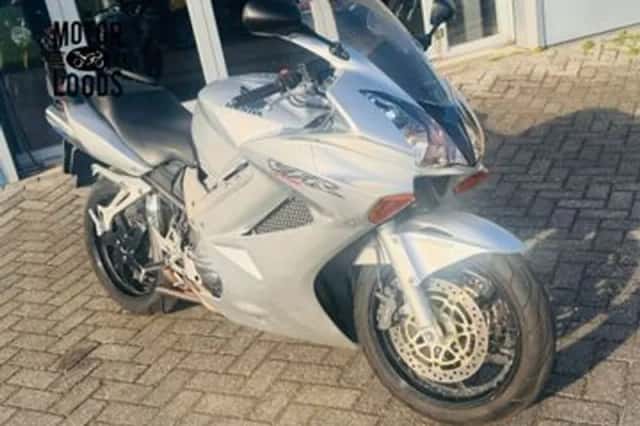 Honda VFR 800 FI (2003) thumbnail 3