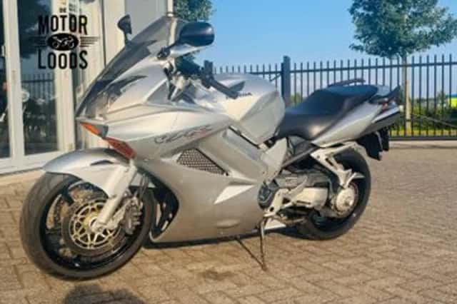 Honda VFR 800 FI (2003) thumbnail 4