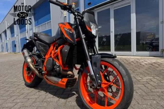 KTM 690 DUKE R (2016) thumbnail 3