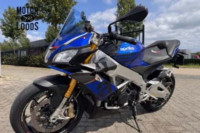 Aprilia Tuono V4 1100 RR (2015) thumbnail 1