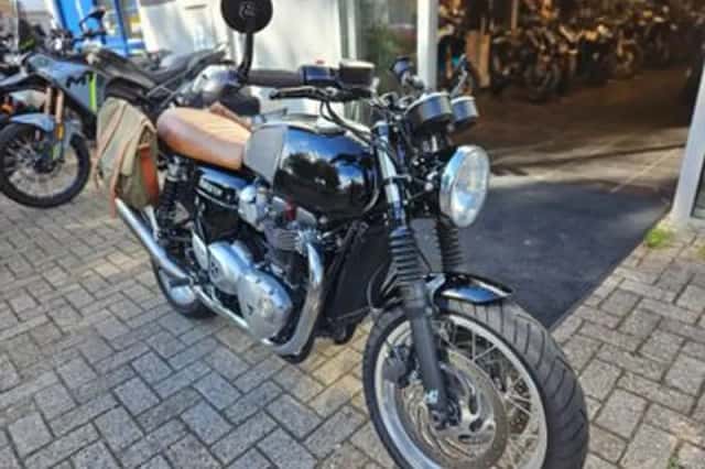 TRIUMPH THRUXTON 1200 (2016) thumbnail 3
