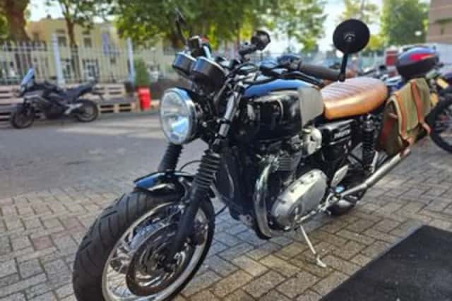 TRIUMPH THRUXTON 1200 (2016) thumbnail 4