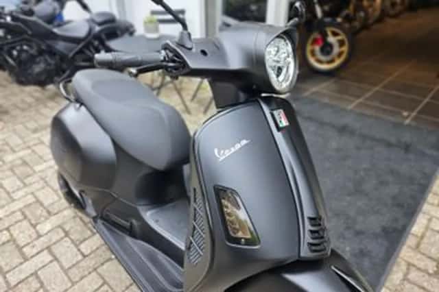 Vespa GTS 300 (2021) thumbnail 2