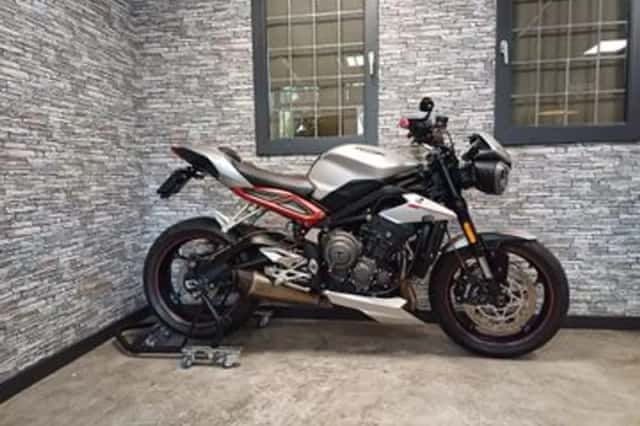 Triumph Street Triple 765 R (2018) thumbnail 2