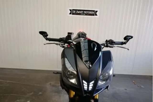 Aprilia Tuono V4 (2015) thumbnail 5