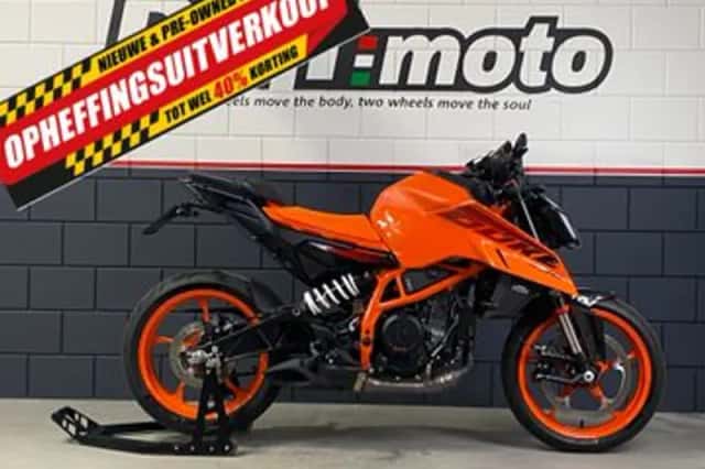 KTM 390 Duke (2024) thumbnail 3