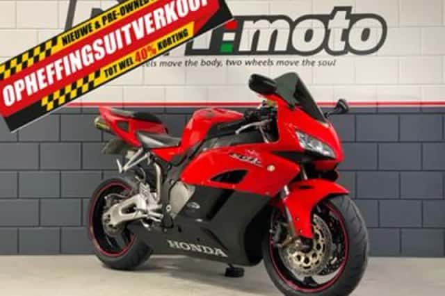 Honda CBR 1000 RR Fireblade (2004) thumbnail 1