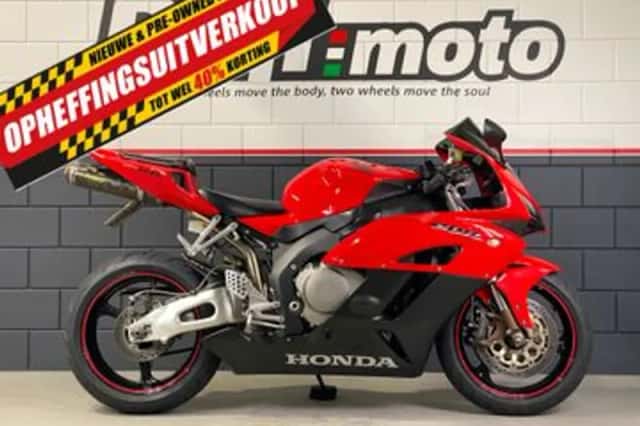 Honda CBR 1000 RR Fireblade (2004) thumbnail 2