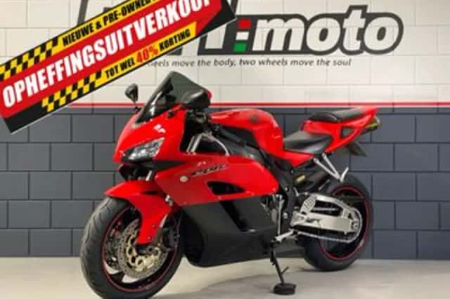 Honda CBR 1000 RR Fireblade (2004) thumbnail 3