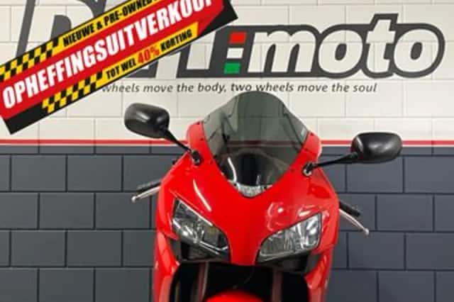 Honda CBR 1000 RR Fireblade (2004) thumbnail 5