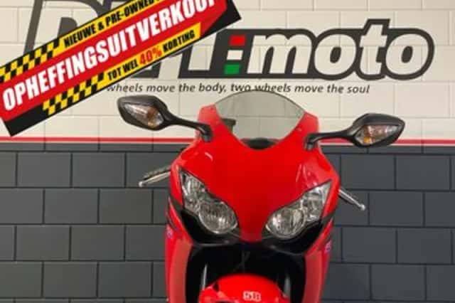 Honda CBR 1000 RR Fireblade (2009) thumbnail 5