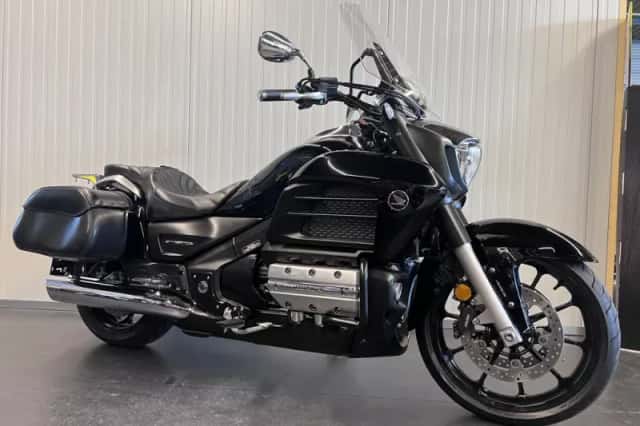 Honda GL 1800 F6C VALKYRIE GOLDWING (2014) thumbnail 1