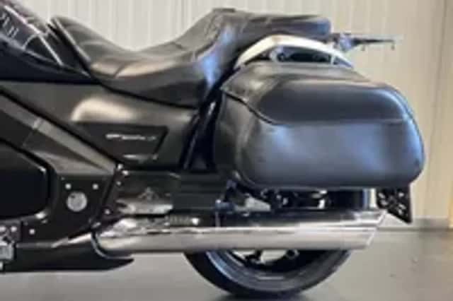 Honda GL 1800 F6C VALKYRIE GOLDWING (2014) thumbnail 5