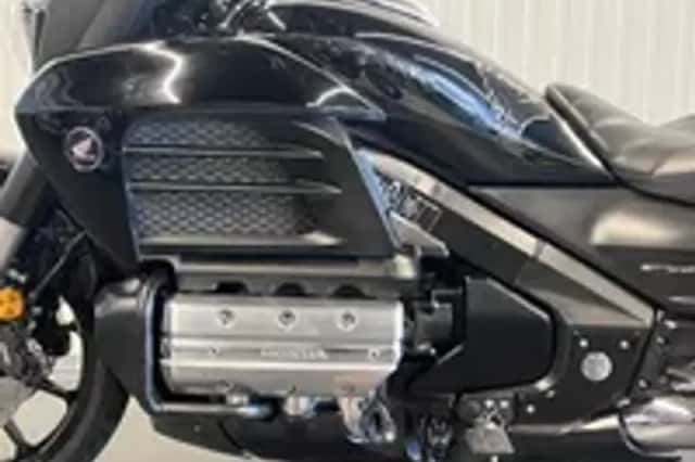 Honda GL 1800 F6C VALKYRIE GOLDWING (2014) thumbnail 6