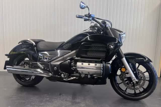 Honda GL 1800 F6C VALKYRIE GOLDWING (2014) thumbnail 1