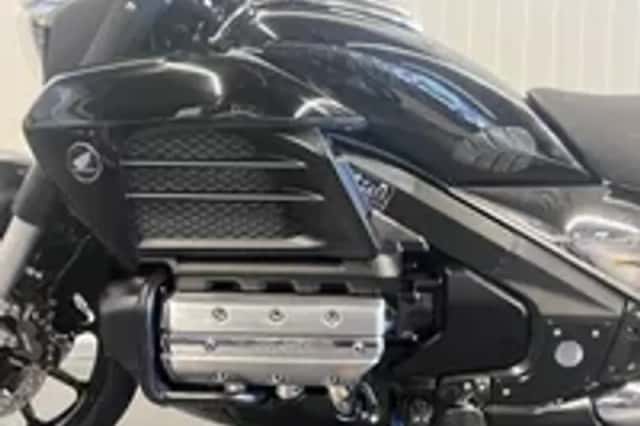 Honda GL 1800 F6C VALKYRIE GOLDWING (2014) thumbnail 6