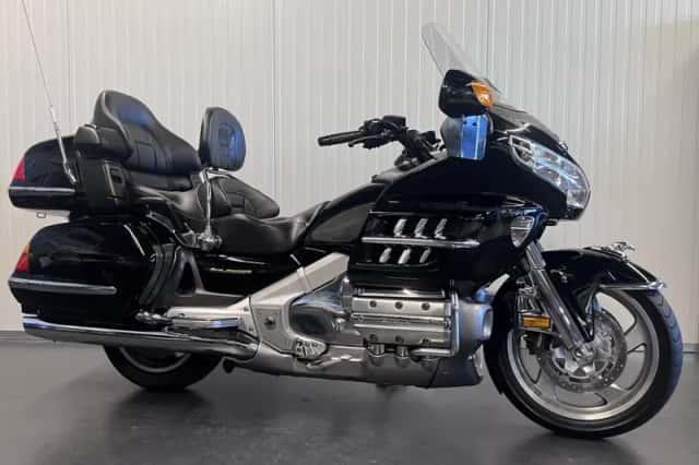 Honda GL 1800 GOLDWING (2004) thumbnail 1