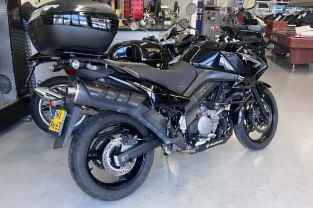 Suzuki V-Strom (2010) thumbnail 6