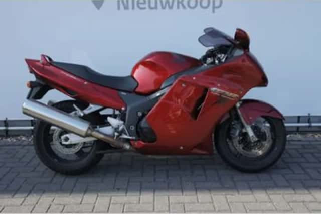 Honda CBR 1100 XX Super Blackbird (1998) thumbnail 2