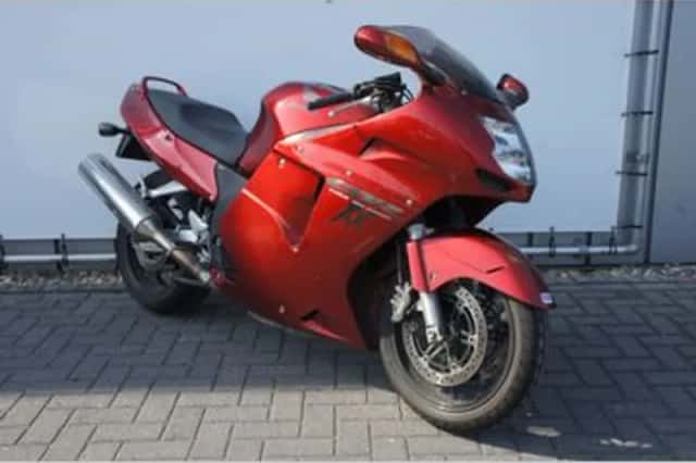 Honda CBR 1100 XX Super Blackbird (1998) thumbnail 3