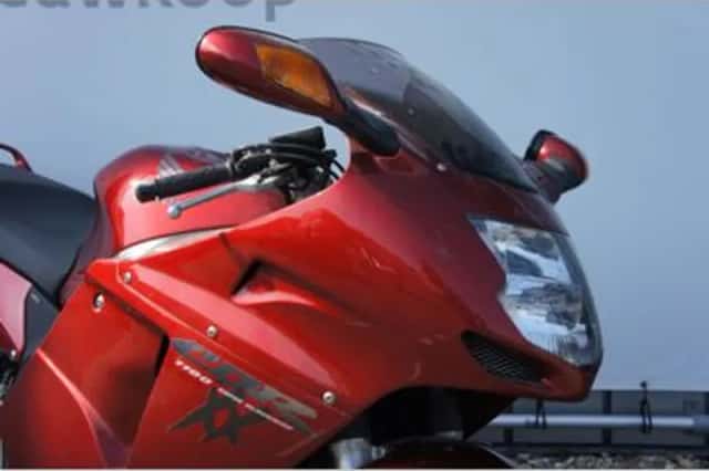 Honda CBR 1100 XX Super Blackbird (1998) thumbnail 4