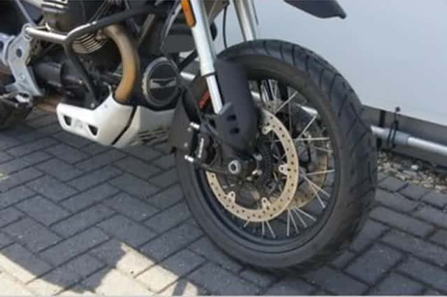 Moto Guzzi V85 TT (2020) thumbnail 4