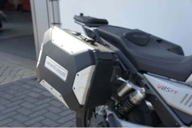 Moto Guzzi V85 TT (2020) thumbnail 6