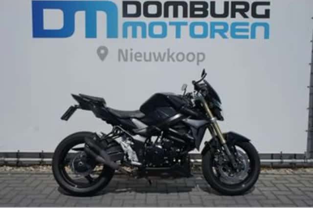 Suzuki GSR750 (2012) thumbnail 1