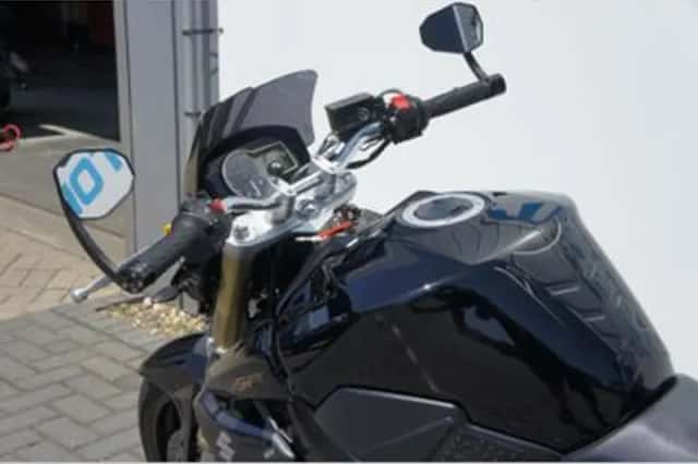 Suzuki GSR750 (2012) thumbnail 3