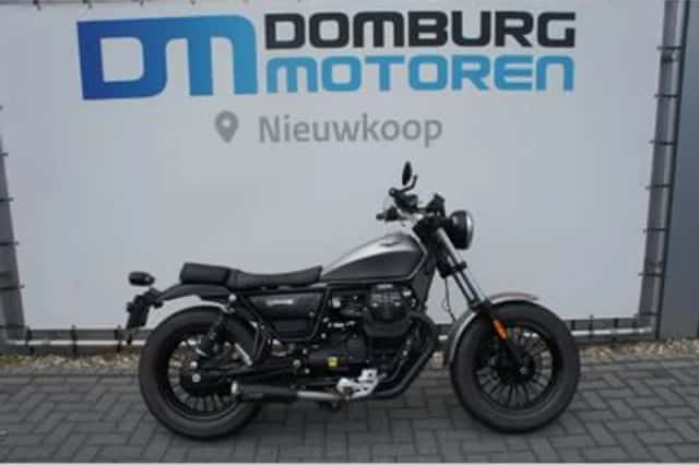 Moto Guzzi V9 Bobber (2017) thumbnail 1