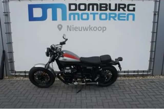 Moto Guzzi V9 Bobber (2017) thumbnail 2