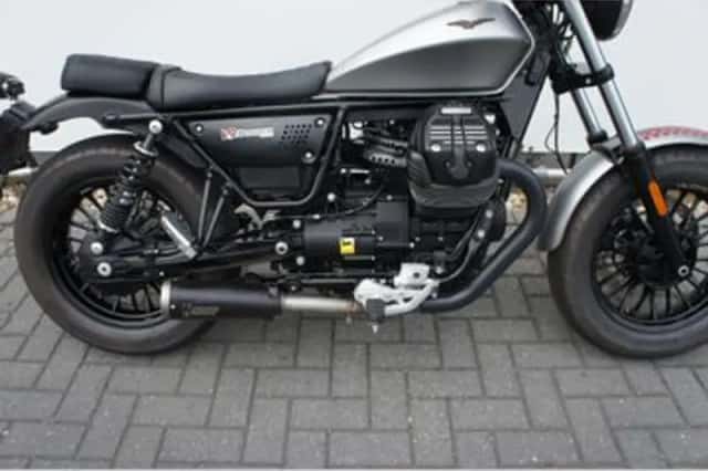 Moto Guzzi V9 Bobber (2017) thumbnail 3