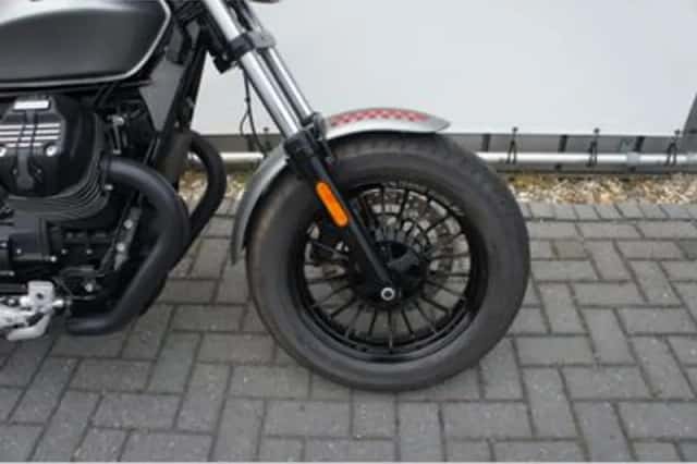Moto Guzzi V9 Bobber (2017) thumbnail 4