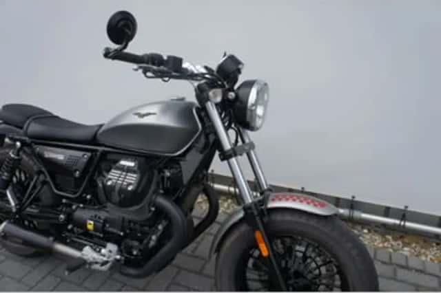 Moto Guzzi V9 Bobber (2017) thumbnail 5