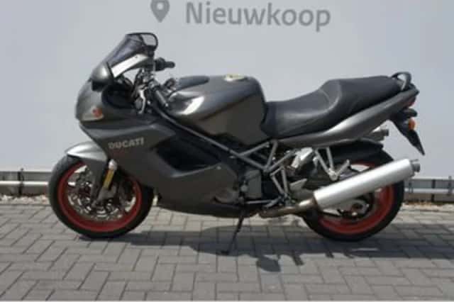 Ducati ST 4S (2002) thumbnail 2
