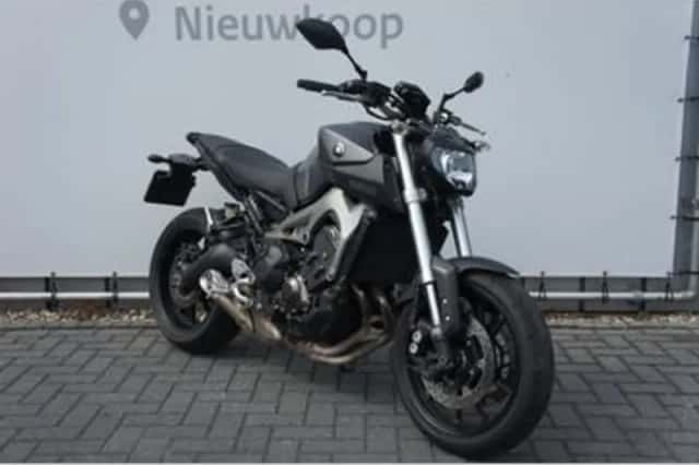 Yamaha MT-09 (2015) thumbnail 3