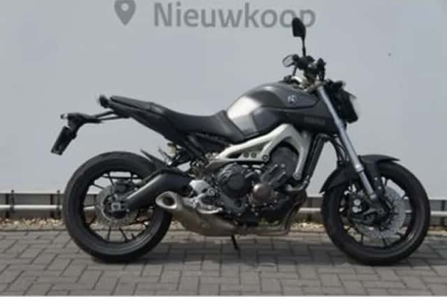 Yamaha MT-09 (2015) thumbnail 4