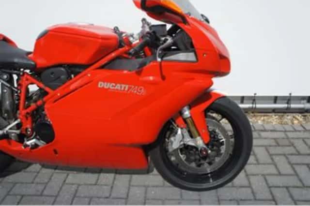 Ducati 749S (2006) thumbnail 4