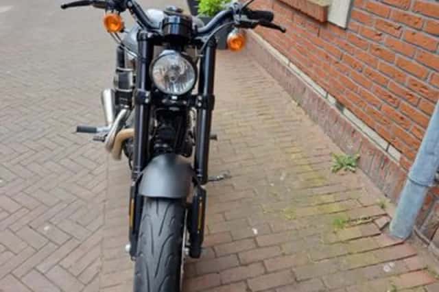 Harley-Davidson Sportster Roadster XL 1200 CX (2016) thumbnail 3