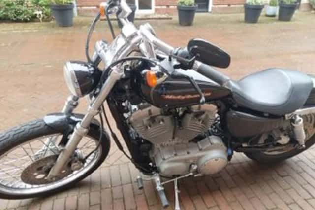 Harley-Davidson Sportster Custom XL 883 C (2006) thumbnail 6