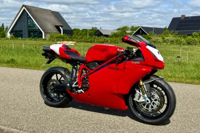 Ducati 749R (2005) thumbnail 1