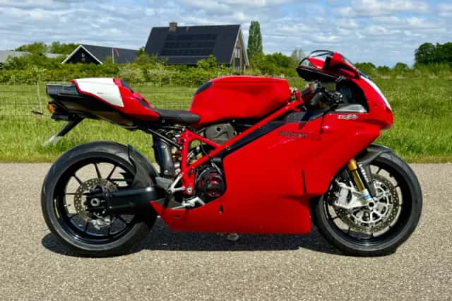Ducati 749R (2005) thumbnail 2