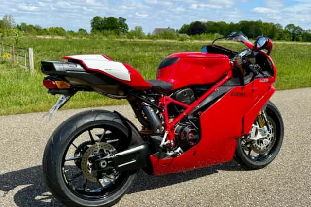Ducati 749R (2005) thumbnail 3