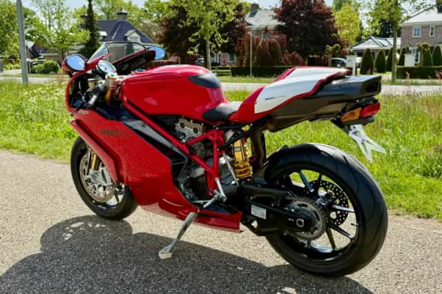 Ducati 749R (2005) thumbnail 4
