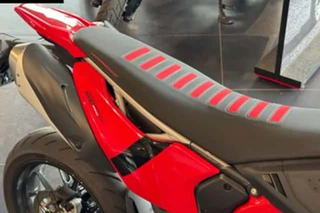 Ducati Hypermotard 698 Mono (2024) thumbnail 2