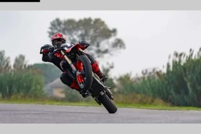 DUCATI HYPERMOTARD 698 MONO RVE (2026) thumbnail 4