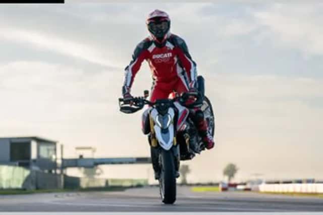 DUCATI HYPERMOTARD V2 SP (2026) thumbnail 2