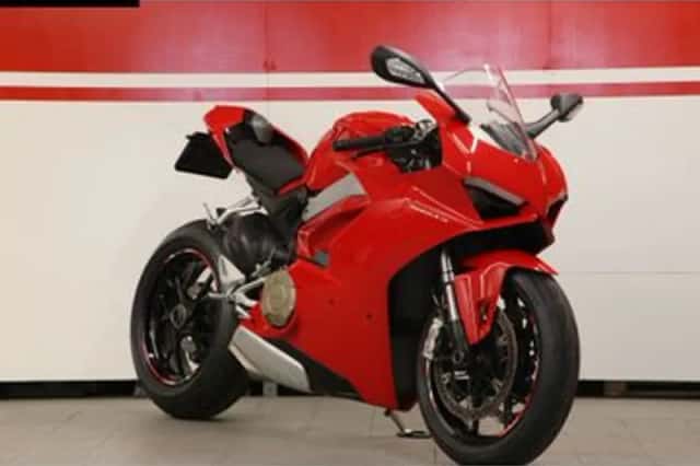 DUCATI PANIGALE V4 (2018) thumbnail 2